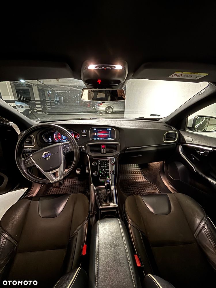 Volvo V40 D2 Drive-E R-Design Momentum - 11