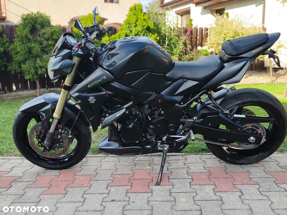 Suzuki GSR - 18