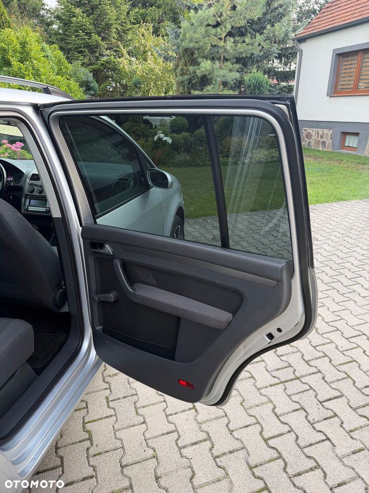 Volkswagen Touran - 13