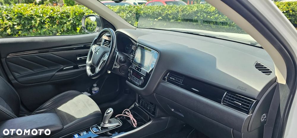 Mitsubishi Outlander Intense + - 18