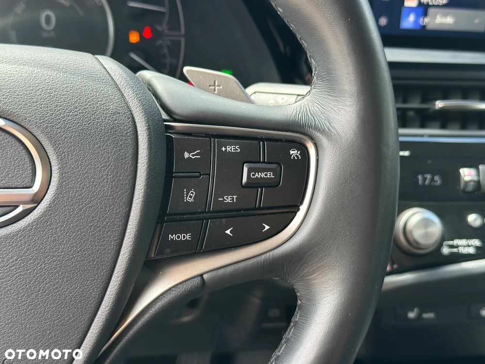 Lexus ES 300h Business Edition - 15