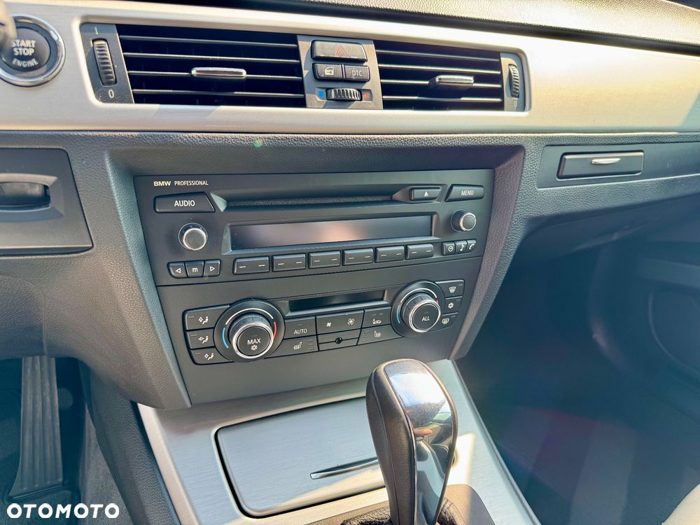 BMW Seria 3 320i - 26