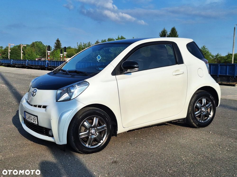 Toyota iQ 1.0 + - 13