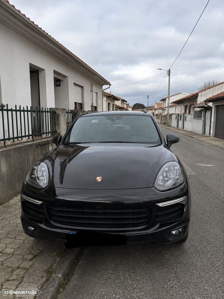 Porsche Cayenne - 1