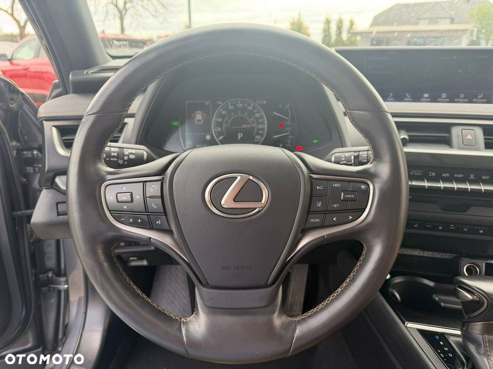 Lexus UX - 35