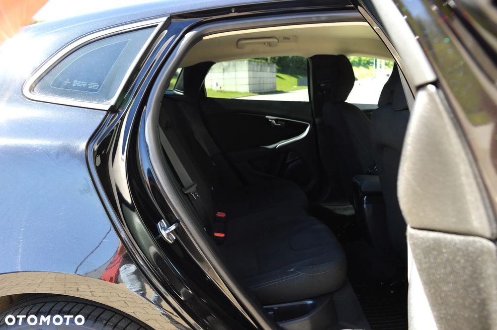 Volvo V40 T2 Momentum - 11