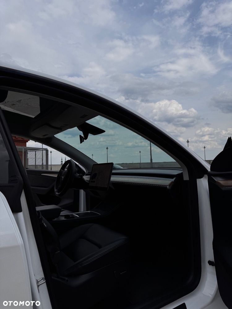 Tesla Y Long Range Dual Motor AWD - 9