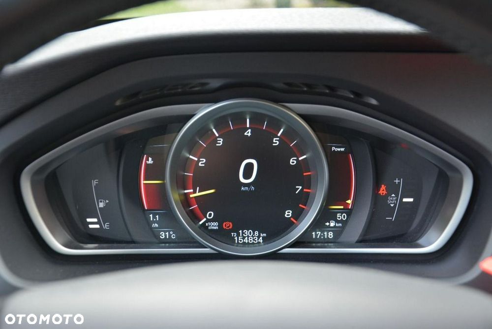 Volvo V40 T4 R-Design Momentum - 23