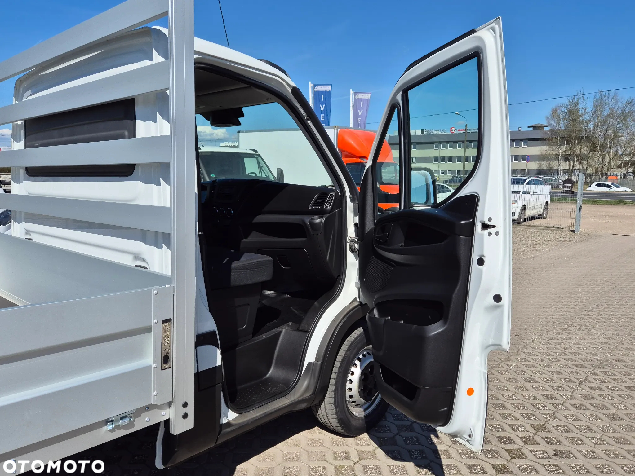 Iveco Daily 35S16, skrzynia 4,40 x 2,30m, klimatyzacja - 14
