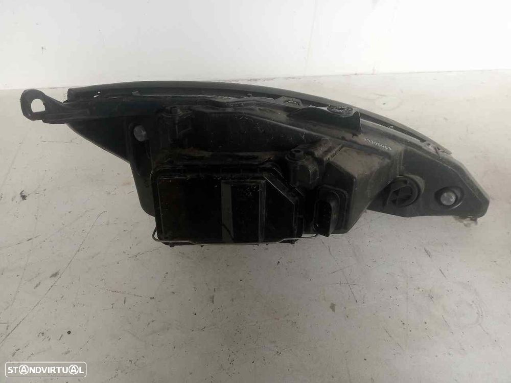 FAROL ESQUERDO FORD FOCUS SEDAN - - 3