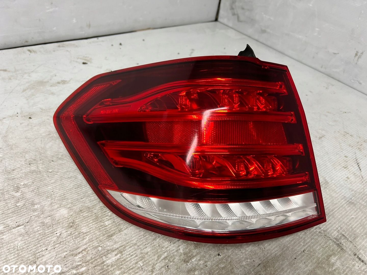 LAMPA LEWA TYLNA TYŁ MERCEDES W212 A2129061703 - 1