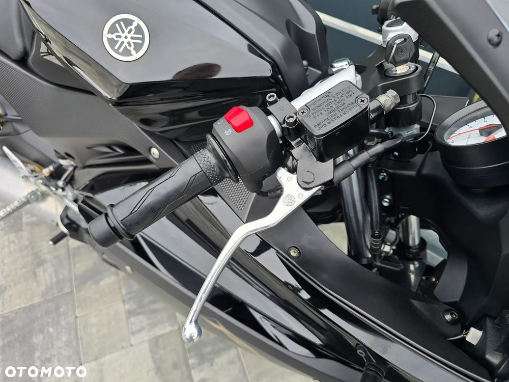 Yamaha YZF - 22