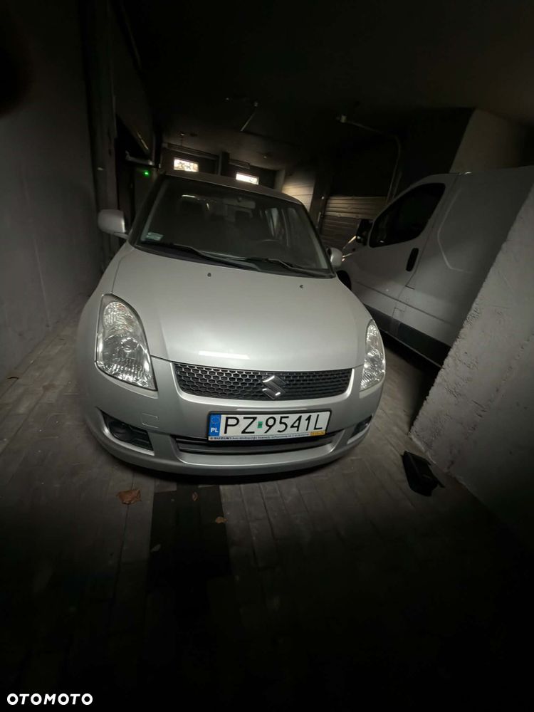 Suzuki Swift - 1
