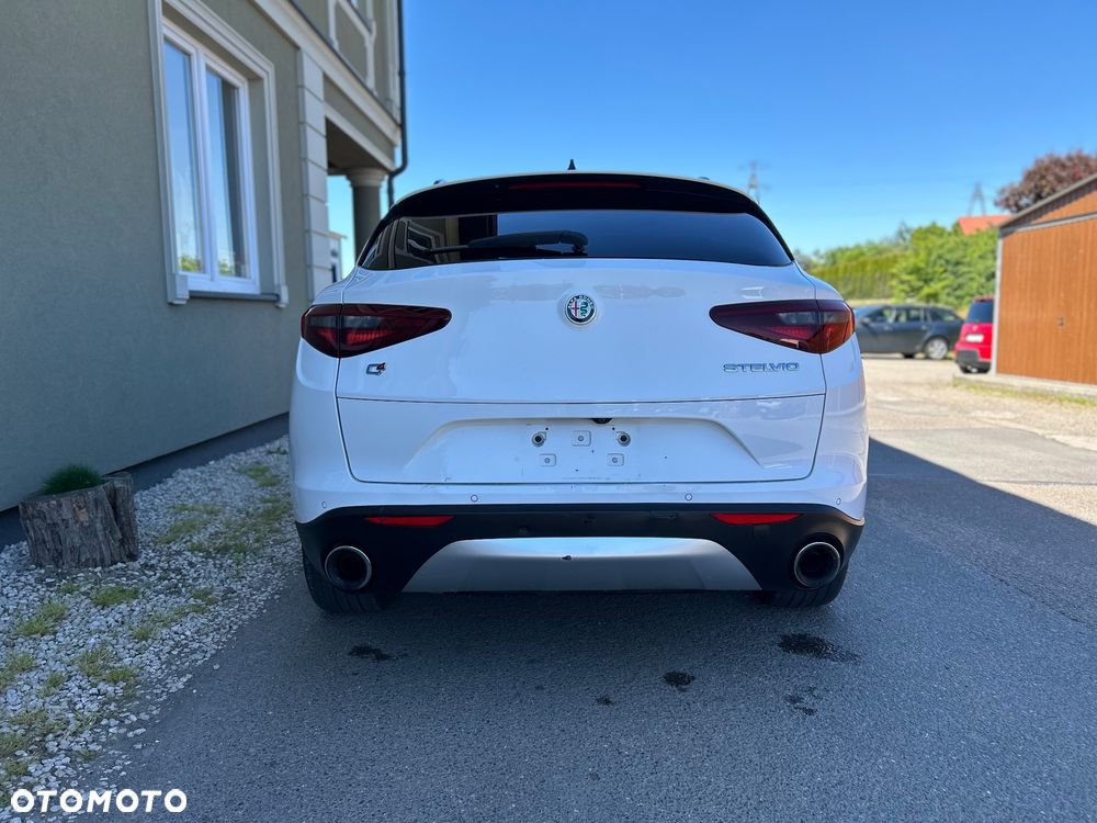 Alfa Romeo Stelvio 2.0 Turbo 16V AT8-Q4 Veloce Ti - 7