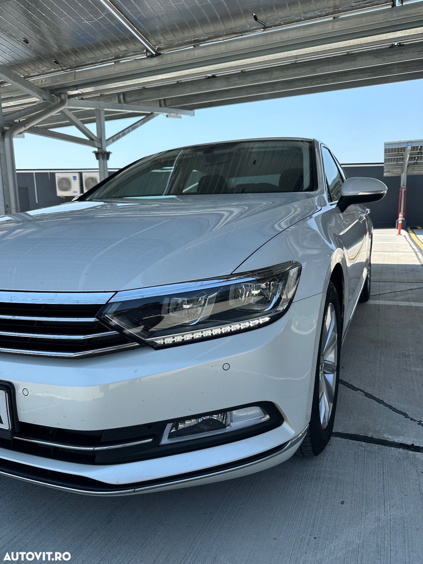 Volkswagen Passat - 1