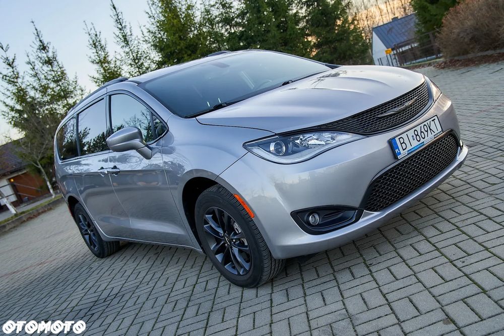 Chrysler Pacifica - 6