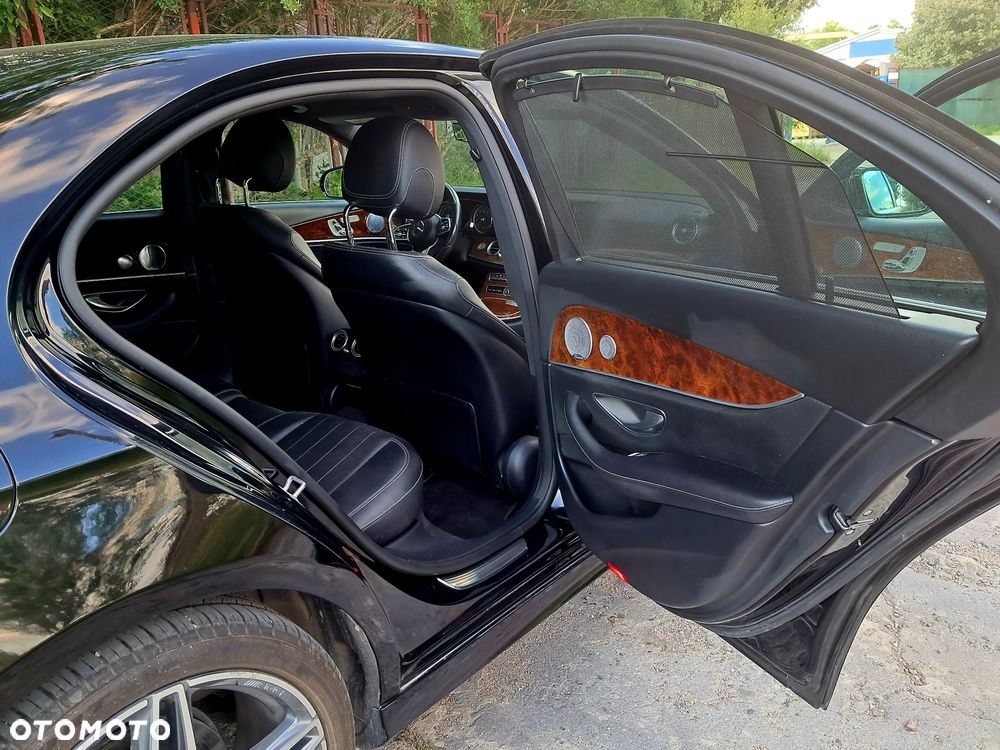 Mercedes-Benz Klasa E 300 9G-TRONIC AMG Line - 23