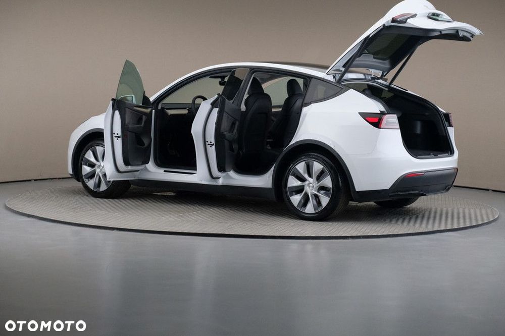 Tesla Model Y - 7