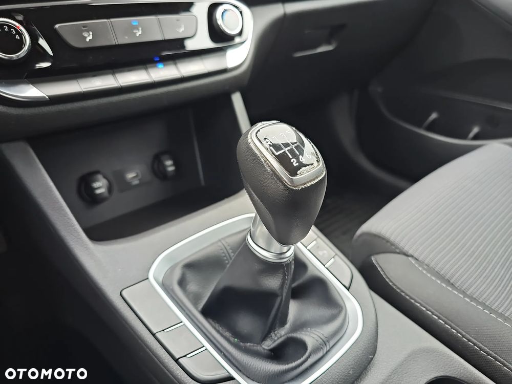 Hyundai i30 1.6 D Classic + - 23