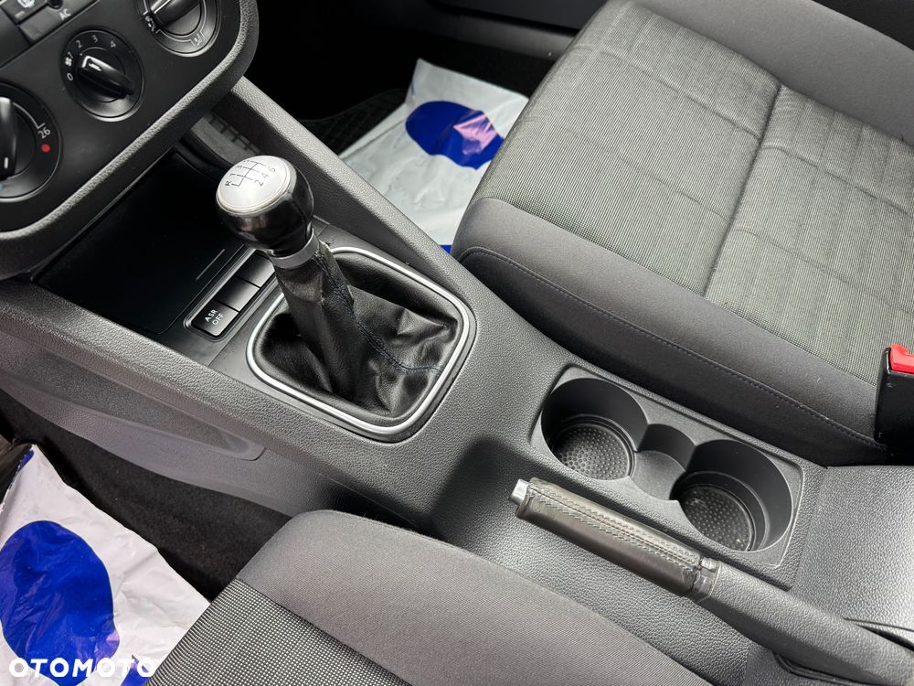 Volkswagen Golf 1.6 FSI Comfortline - 16