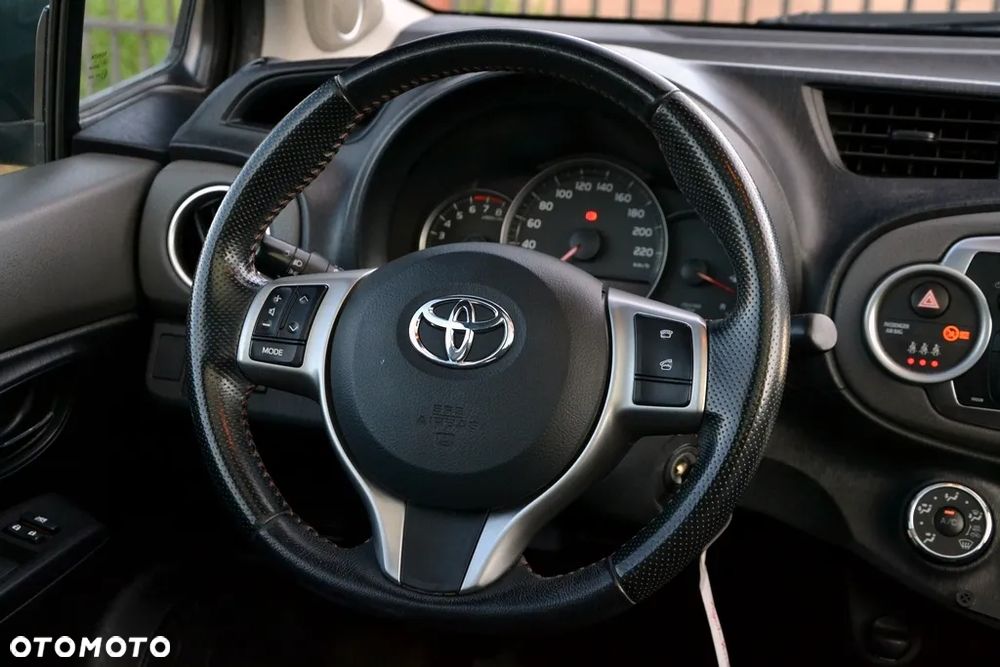 Toyota Yaris 1.33 VVT-i Executive - 32