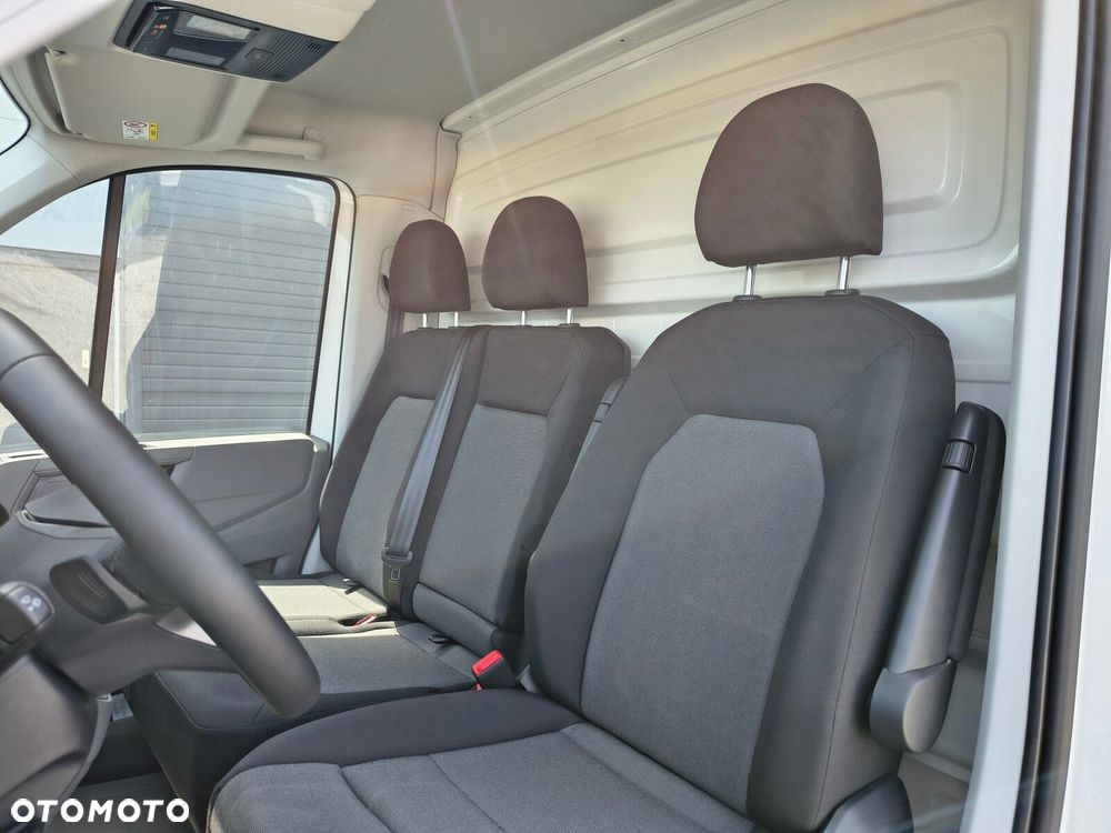 Volkswagen Crafter 2,0 l EURO VI SCR 163 KM / skrzynia biegów: Przedni napęd automatyczna 8-biegowa rozstaw osi: 4490 mm - 8