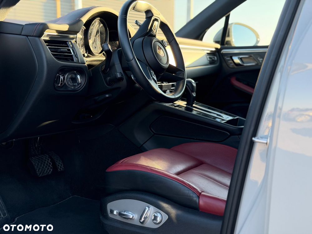Porsche Macan T - 18