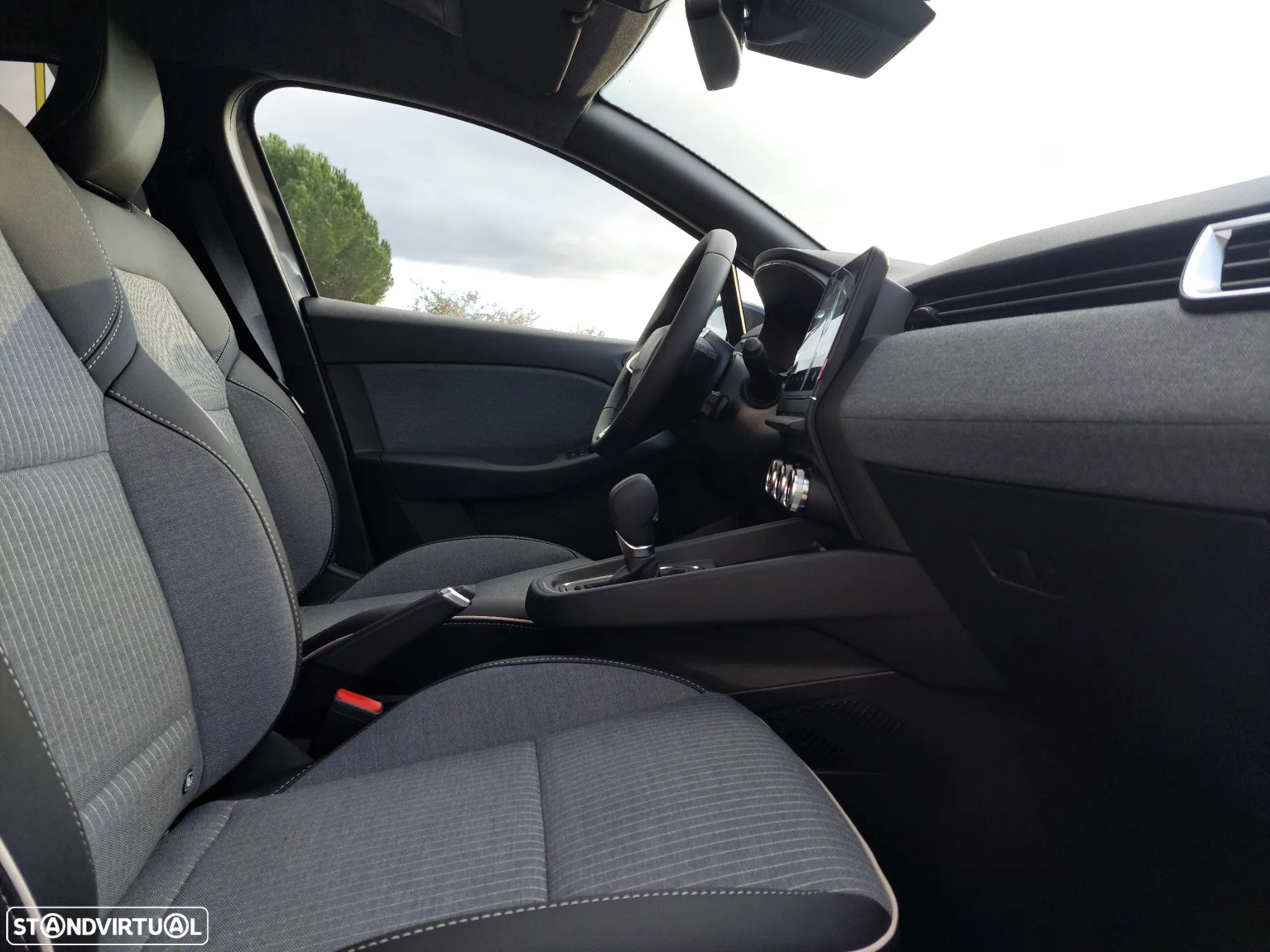 Renault Clio 1.6 E-Tech Full Hybrid Techno - 11