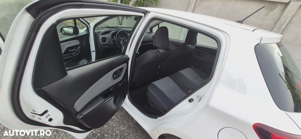 Toyota Yaris 1.5 VVT-i HSD Luna - 5