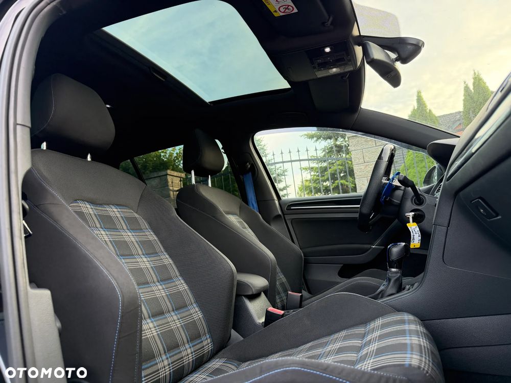 Volkswagen Golf - 5