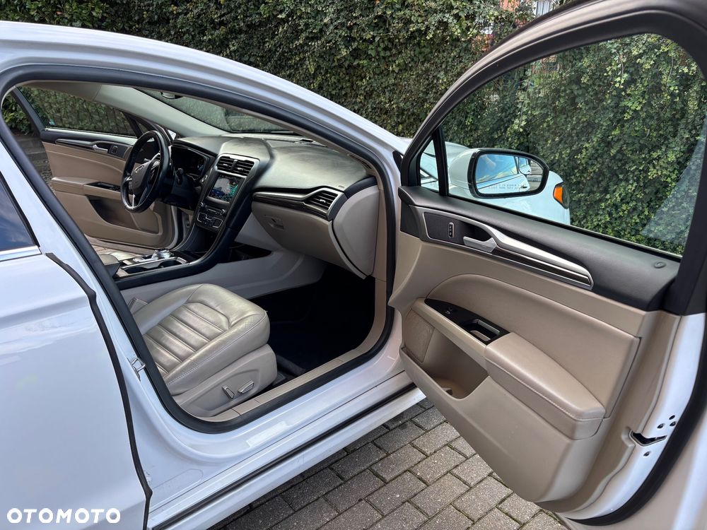 Ford Fusion 2.0 EcoBoost Titanium - 20