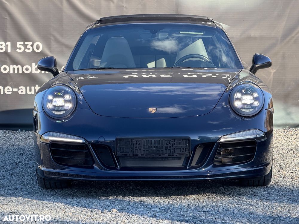Porsche 911 Carrera 4 - 7