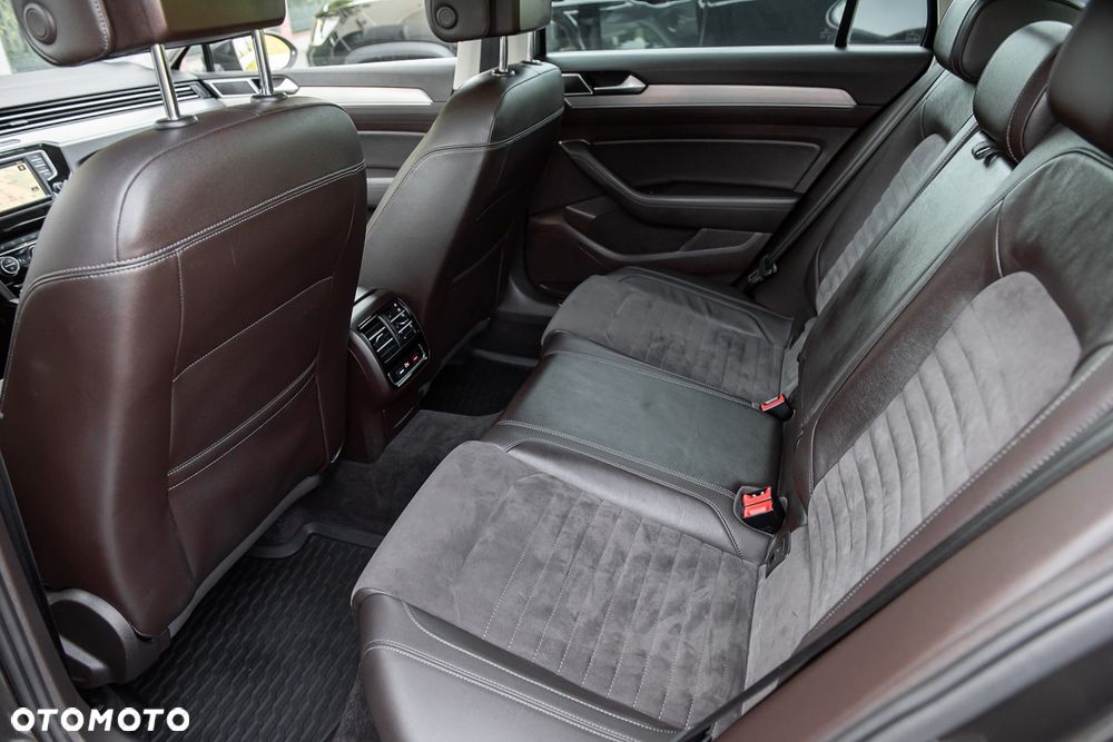 Volkswagen Passat Variant 2.0 TDI SCR DSG Highline - 27