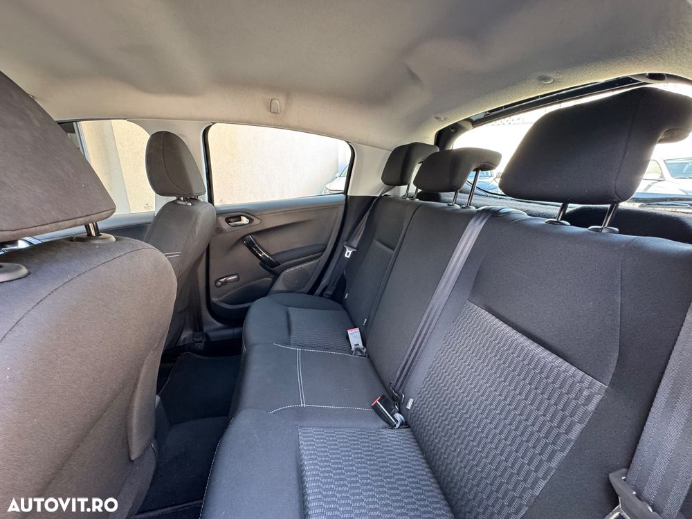 Peugeot 208 82 PureTech Style - 13