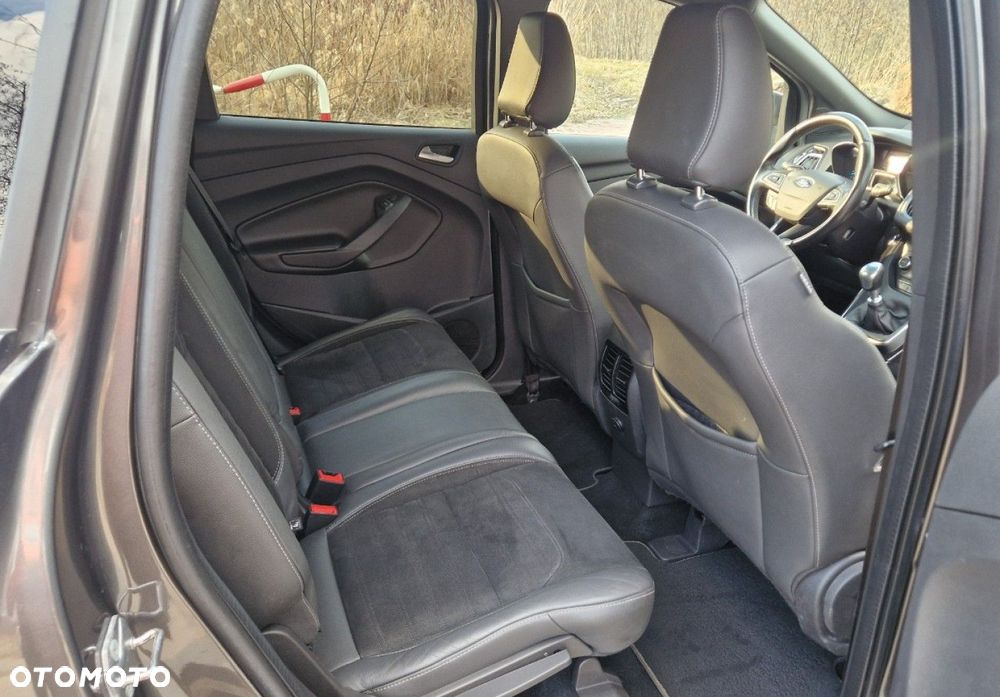 Ford Kuga 2.0 TDCi 4x4 ST-Line - 31