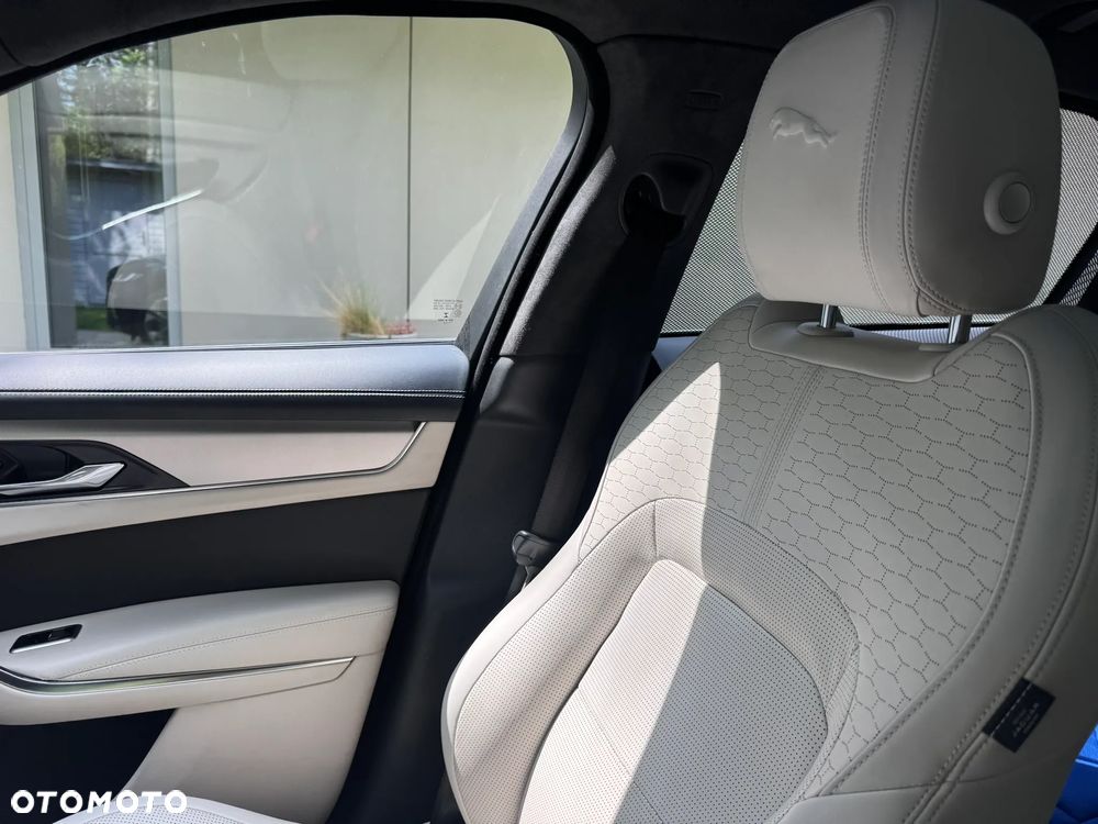 Jaguar F-Pace D200 AWD R-Dynamic HSE - 27