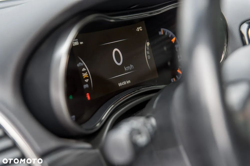 Jeep Grand Cherokee - 37