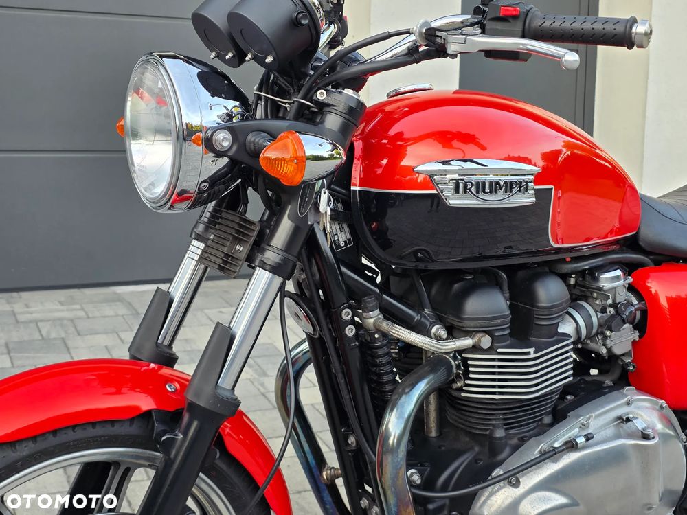 Triumph Bonneville - 24