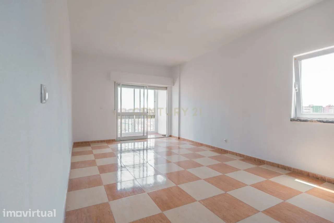 Apartamento T1 com Vista Panorâmica no Monte Abraão e cozinha equipada - Grande imagem: 2/26