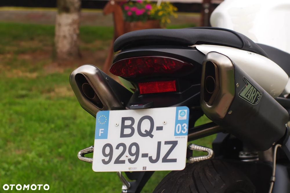 Triumph Street Triple - 4