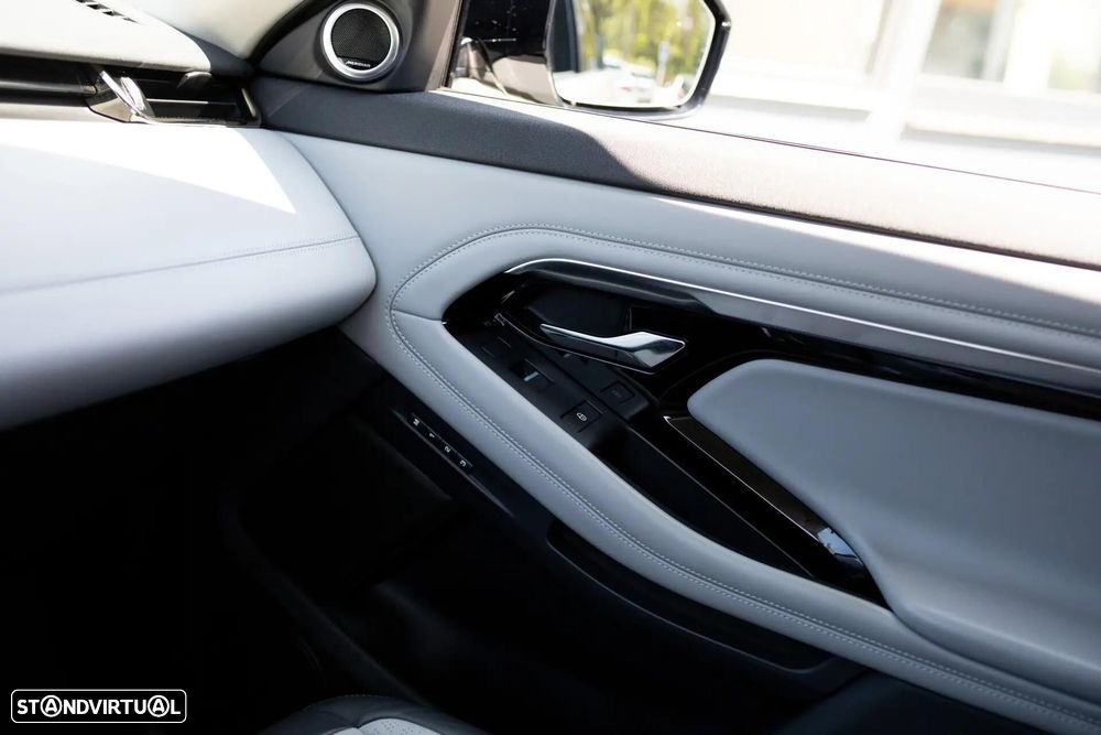 Land Rover Range Rover Evoque P300e R-Dynamic HSE - 28