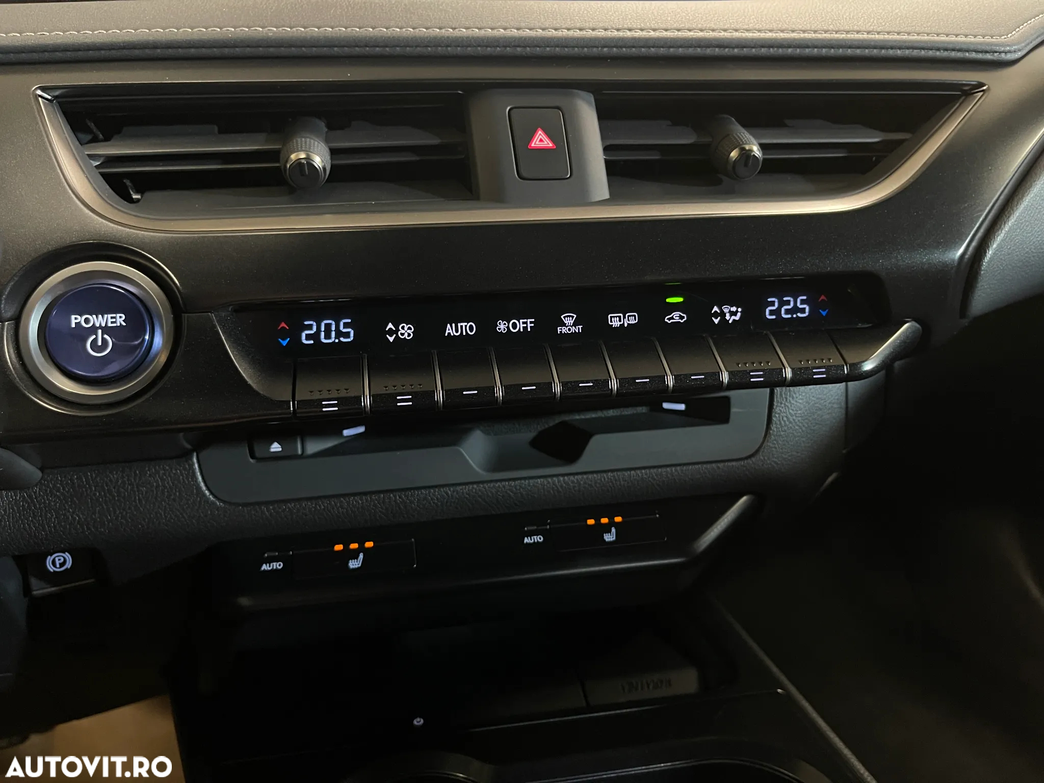 Lexus UX 250h 2.0L HEV 20H- (178 HP) 4X4 CVT Executive - 19