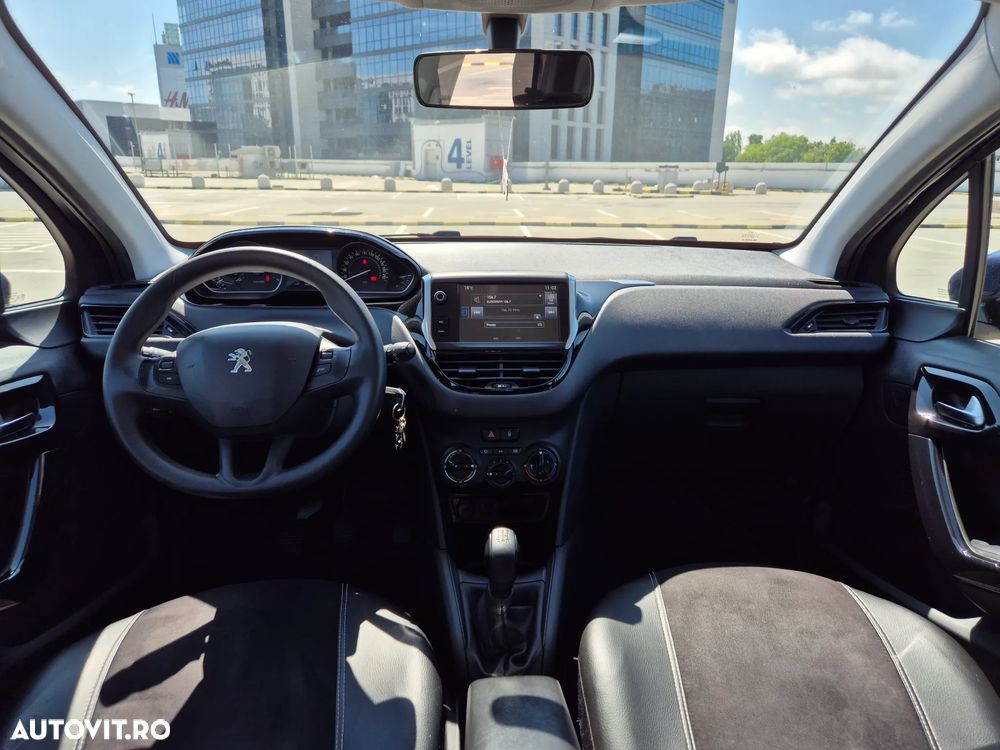 Peugeot 208 1.2 L PureTech Allure - 10