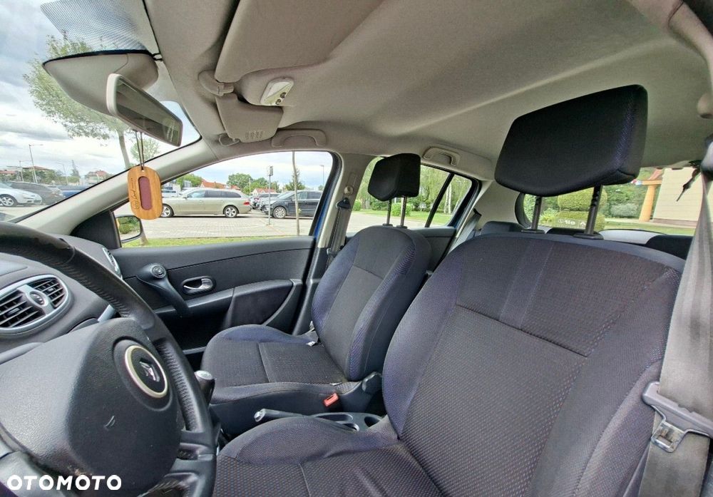 Renault Clio - 19