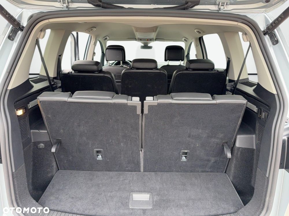 Volkswagen Touran - 15