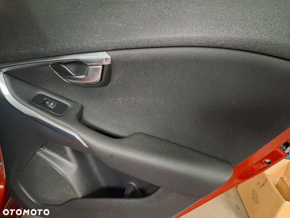 Volvo V40 D2 Momentum - 24