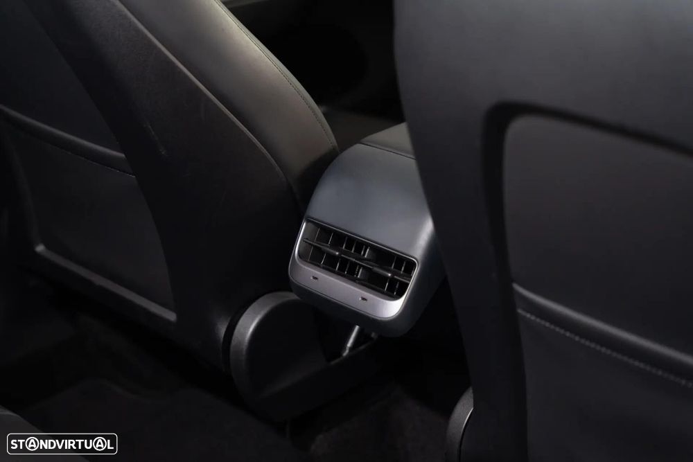 Tesla Model Y Long Range Dual Motor AWD - 21
