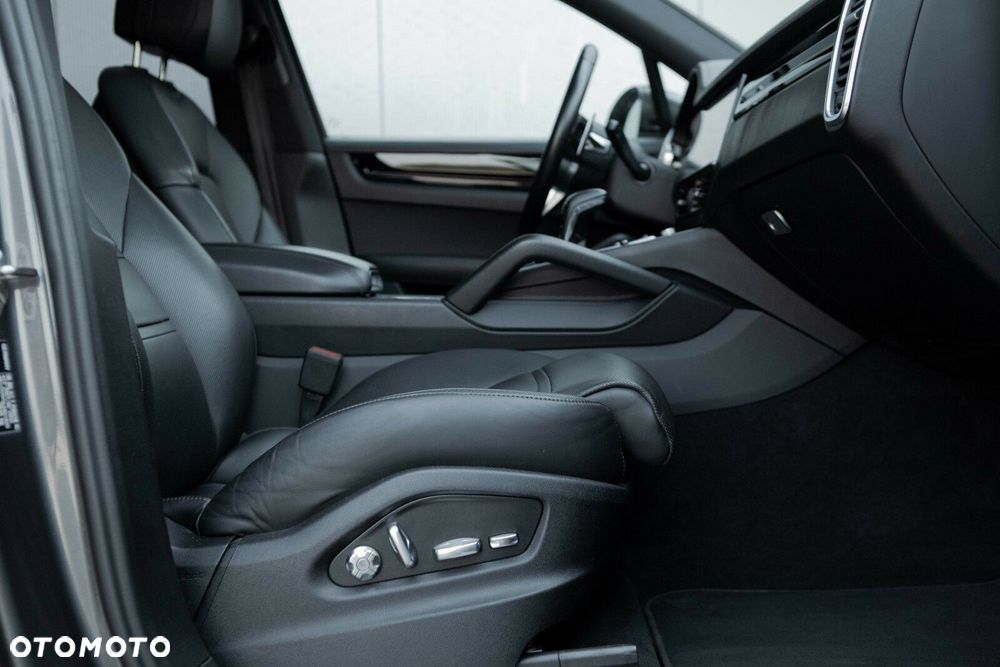 Porsche Cayenne - 29