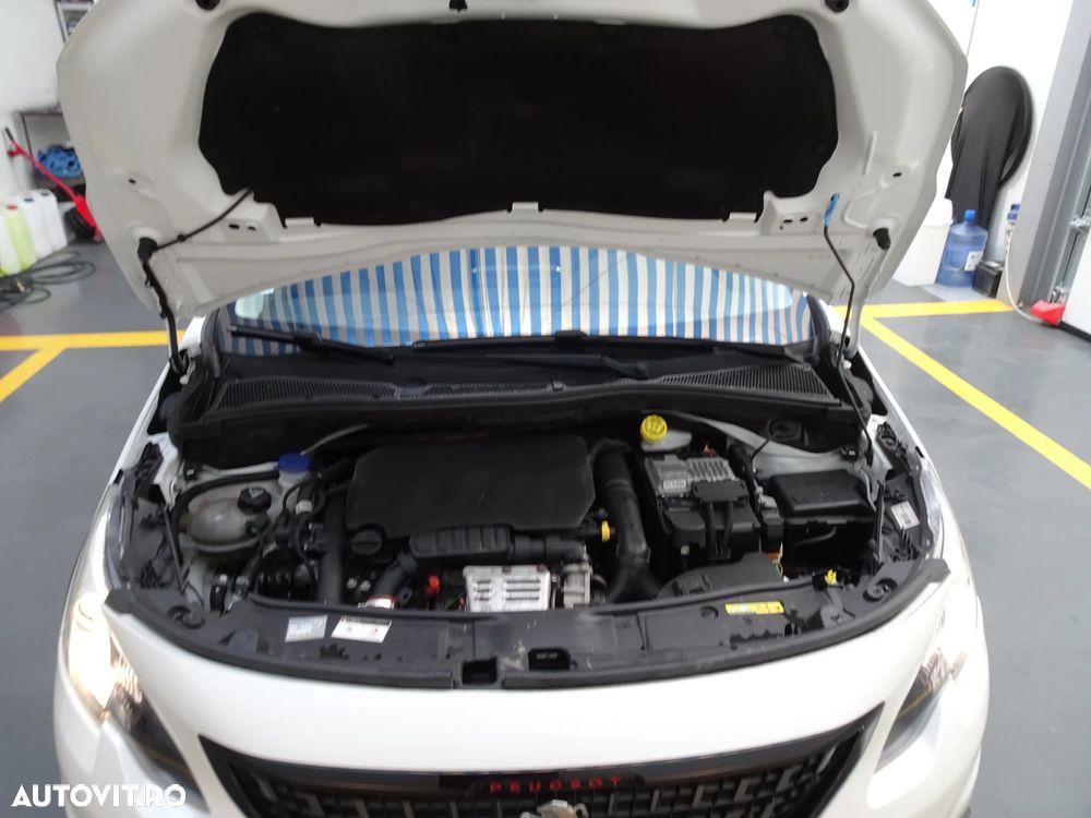 Peugeot 2008 1.2 L PureTech STT GT Line - 25