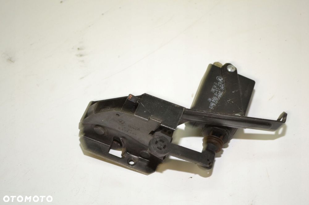 BMW E39 KOMBI ZAMEK KLAPY BAGAŻNIKA 8384069 - 2